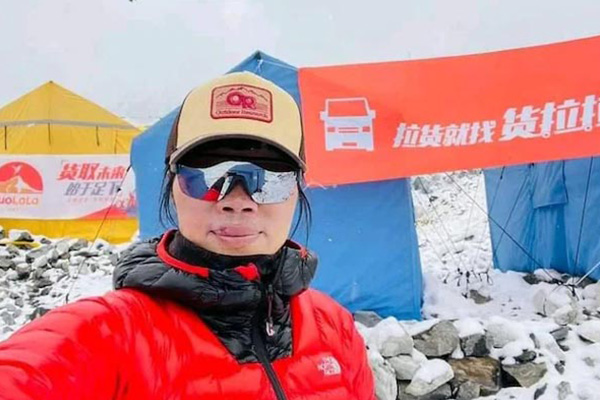 013834_bangladesh_pratidin_Hong_Kong_mountaineer_Tsang_Yin-hung