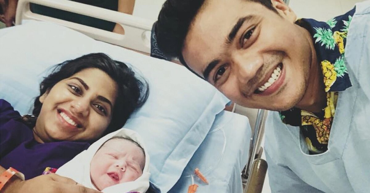taskin-with-his-wife-and-son-20220429101625-image-236451-1651210901
