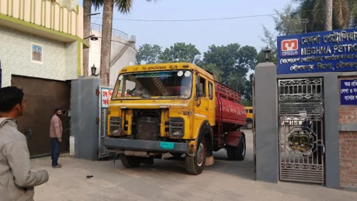 dipo-theke-jwalani-tel-uttoln-suru-hy-1738122347