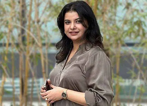 173794_Sabnam-Faria