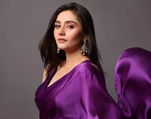 174050_pak actress