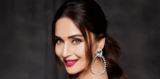 কানাডায় গিয়ে বিতর্কে মাধুরী