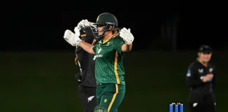 শেষ বলের ছক্কায় জয়, বিশ্বরেকর্ড গড়লেন প্রোটিয়া নারী ক্রিকেটার