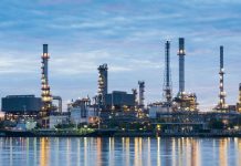 ইরানের তেল কেনায় চীনের ওপর নিষেধাজ্ঞা দিল যুক্তরাষ্ট্র