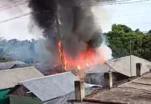 মোংলায় ভয়াবহ অগ্নিকাণ্ডে ৫ দোকান পুড়ে ছাই, ক্ষতি প্রায় অর্ধকোটি টাকা