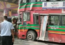 দুর্ঘটনার কবলে ঢাবি শিক্ষার্থীদের বহনকারী বাস