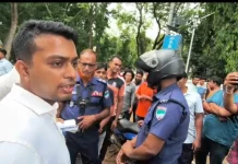 উল্টোপথে তেল নিতে গিয়ে পুলিশ সদস্যকে জরিমানা