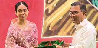 স্বাধীনতা পুরস্কারপ্রাপ্তদের হাতে পদক তুলে দিলেন প্রধানমন্ত্রী