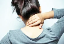 ঘুম থেকে উঠে ঘাড় ব্যথা: কারণ, করণীয় ও প্রতিরোধ