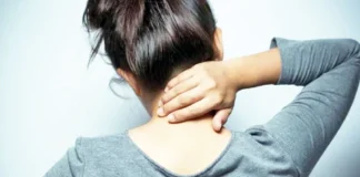 ঘুম থেকে উঠে ঘাড় ব্যথা: কারণ, করণীয় ও প্রতিরোধ