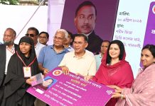 বগুড়ায় ফ্যামিলি কার্ড বিতরণ করলেন প্রধানমন্ত্রী