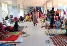 শিশু রোগীদের নাজুক পরিস্থিতি, বেড সংকটে মেঝেতেই চিকিৎসা