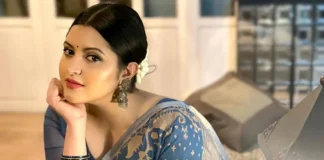 সিয়ামের স্ত্রীর পাশে পরীমণি