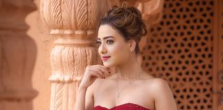 ”মিটিংয়ে ডেকে পরিচালক আমাকে বিকিনি পরে দেখাতে বলেন”