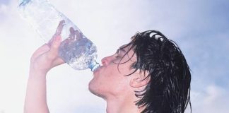 তাড়াহুড়ায় পানি পানে যত ক্ষতি