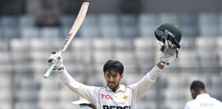 অভিষেকেই সেঞ্চুরি আওয়াইসের