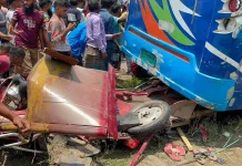 নেত্রকোনায় বাসচাপায় একই পরিবারের তিন জনসহ নিহত ৪