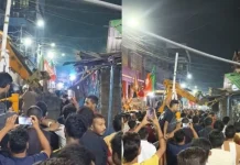 কলকাতায় বুলডোজার দিয়ে মাংসের দোকান ভাঙল বিজেপির কর্মীরা!