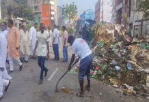খুলনা নগরীর বর্জ্য অপসারণে কাজ করছে ৭৭২ কর্মী