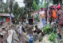 বাগেরহাটে ঝড়ে শতাধিক বসতবাড়ি-ব্যবসা প্রতিষ্ঠান ক্ষতিগ্রস্ত