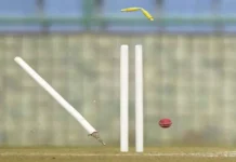 শূন্য রানে অল আউট, সব ব্যাটসম্যান বোল্ড