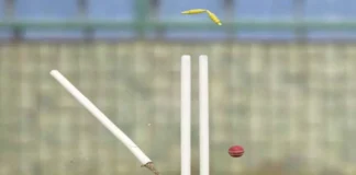 শূন্য রানে অল আউট, সব ব্যাটসম্যান বোল্ড