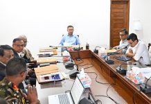 বস্ত্র ও পাট মন্ত্রণালয়ের সঙ্গে প্রধানমন্ত্রীর বৈঠক
