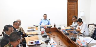 বস্ত্র ও পাট মন্ত্রণালয়ের সঙ্গে প্রধানমন্ত্রীর বৈঠক