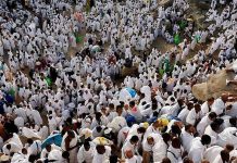 লাব্বাইক ধ্বনিতে মুখর আরাফাতের ময়দান