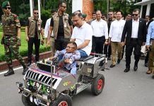 বিশেষ চাহিদাসম্পন্ন তরুণের বানানো ‘স্মার্ট কারে’ চড়লেন প্রধানমন্ত্রী