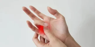 ট্রিগার ফিঙ্গারের কারণ লক্ষণ ও চিকিৎসা