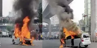 ফার্মগেটে চলন্ত মাইক্রোবাসে আগুন