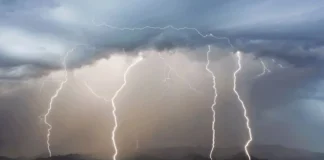 দেশে বজ্রপাতে ৮ জনের মৃত্যু