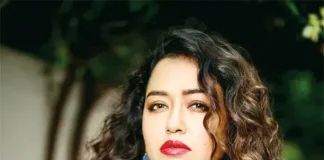 মুখ খোলায় বিপাকে পড়েন সোহিনী