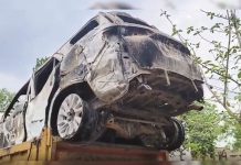 ট্রাক দিয়ে গাড়ি ঘিরে বিজেপি নেতাসহ তিনজনকে পুড়িয়ে হত্যা