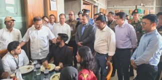 সংসদে শিক্ষার্থীদের সঙ্গে মধ্যাহ্নভোজে অংশ নিলেন প্রধানমন্ত্রী
