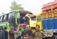 মোংলায় বাস-ট্রাক মুখোমুখি সংঘর্ষ, আহত ২০