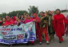 ঢাকায় মিছিলে খুলনার মহিলা আ.লীগ নেত্রীরা: পুলিশের ভূমিকা নিয়ে প্রশ্ন !