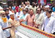 মহানগর তাঁতীদলের উদ্যোগে জিয়াউর রহমানের শাহাদাৎ বার্ষিকী পালন, পানি ও স্যালাইন বিতরণ