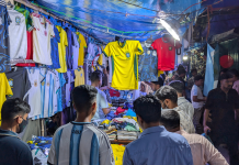 বিশ্বকাপের উন্মাদনায় জমে উঠেছে জার্সির বাজার