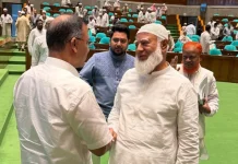 প্রধানমন্ত্রী ও বিরোধী দলের নেতার কুশল বিনিময়