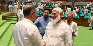 প্রধানমন্ত্রী ও বিরোধী দলের নেতার কুশল বিনিময়