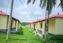 অরক্ষিত অবস্থায় পড়ে থাকা আশ্রয়ণের ঘরে বসছে মাদকের আড্ডা