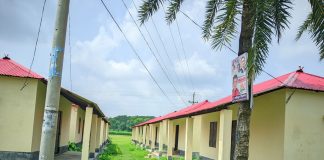 অরক্ষিত অবস্থায় পড়ে থাকা আশ্রয়ণের ঘরে বসছে মাদকের আড্ডা