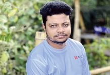 মোবাইল দোকানের তাকের গ্লাস পড়ে যুবকের মৃত্যু