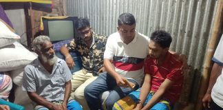 খুলনায় কিডনি রোগে আক্রান্ত রানার পাশে বিএনপি নেতা তুহিন: নগদ অর্থ সহায়তা প্রদান