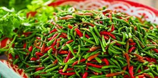 কাঁচামরিচের কেজি ৪০০ টাকা
