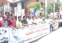 খুলনায় সাংবাদিকদের লক্ষ্যকরে সন্ত্রাসীদের গুলি, আহত ২, আইনশৃঙ্খলার চরম অবনতি, খুলনাজুড়ে প্রতিবাদের ঝড়