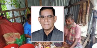 খুলনায় জলমগ্ন মানুষের ঘরে ঘরে খাবার পাঠালেন শফিকুল আলম তুহিন