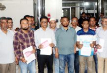 খুলনা চেম্বার নির্বাচনে: কাজী হাফিজুরের নেতৃত্বে সম্মিলিত ব্যবসায়ী পরিষদের মনোনয়নপত্র সংগ্রহ